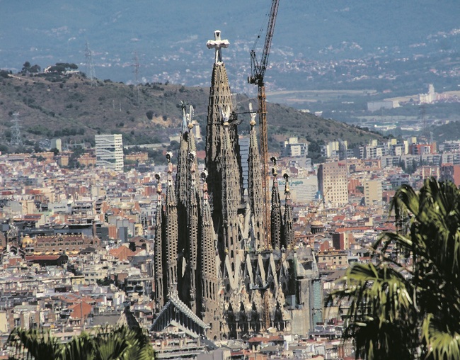 Die Sagrada Família in Barcelona ist eine „ewige“ Baustelle und  gleichzeitig ein Touristenmagnet. 