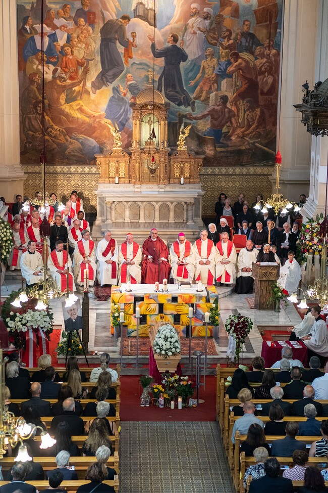 Das Requiem für den „Armenpfarrer“ Wolfgang Pucher in der Grazer Pfarrkirche St. Vinzenz leitete Bischof Krautwaschl.