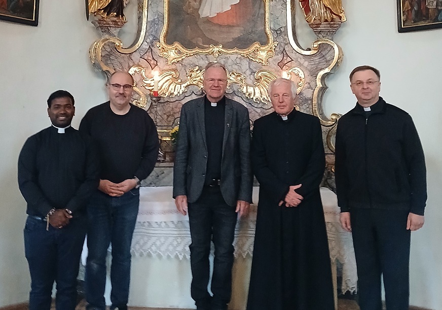 Von links: Kooperator James Talluri, Pfarrer Jürgen Gradwohl, Festprediger Pfarrer Georg Schödl, Dekan Ignaz Steinwender und Pfarrer Hans Peter Proßegger.