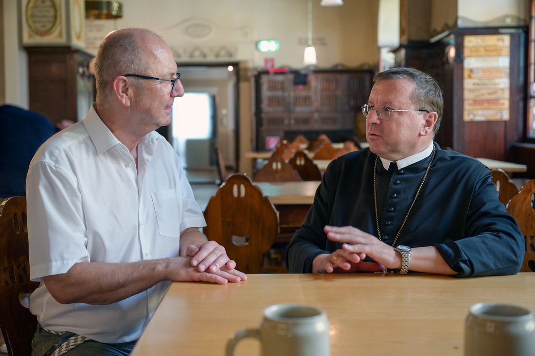 Karl Zallinger (.l) und Abt Johannes Perkmann (r.)