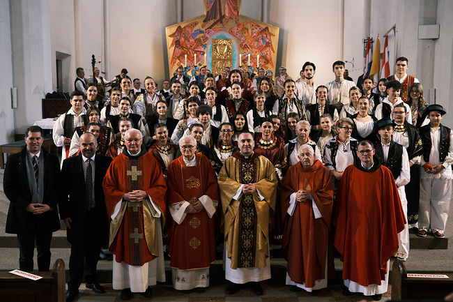 Die Messe wurde von Mons. Ante Soric, dem Generalvikar der Erzdiözese Zadar, geleitet.