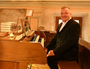 50 Jahre als Organist: Paulus Waldmann in der Pfarrkirche von Elsbethen.