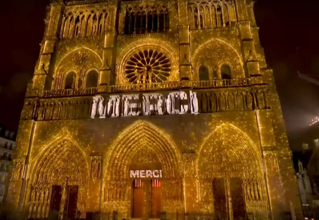 Festakt mit einem Dankeschön („Merci“) an die damaligen Einsatzkräfte.