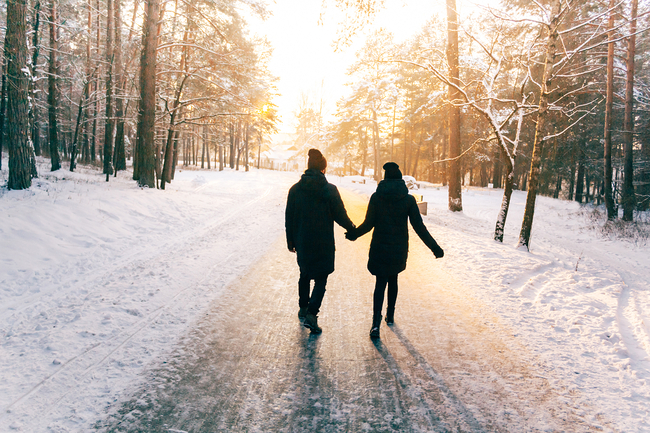 Paarweise  auf den Weg in eine erfüllte und glückliche Beziehung, begleitet von dem Seminarangebot „Fit für Ehe“.