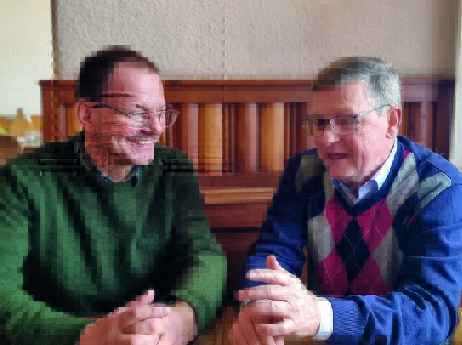 Wie kann Kirche in gesellschaftlichen und persönlichen Krisen für Menschen ermutigend sein? Diese Frage beschäftigte das Team der 35. Ökumenischen Fastenaktion unter der Leitung von Pfarrer Peter Gabriel (links) und Dechant Markus Danner (rechts).