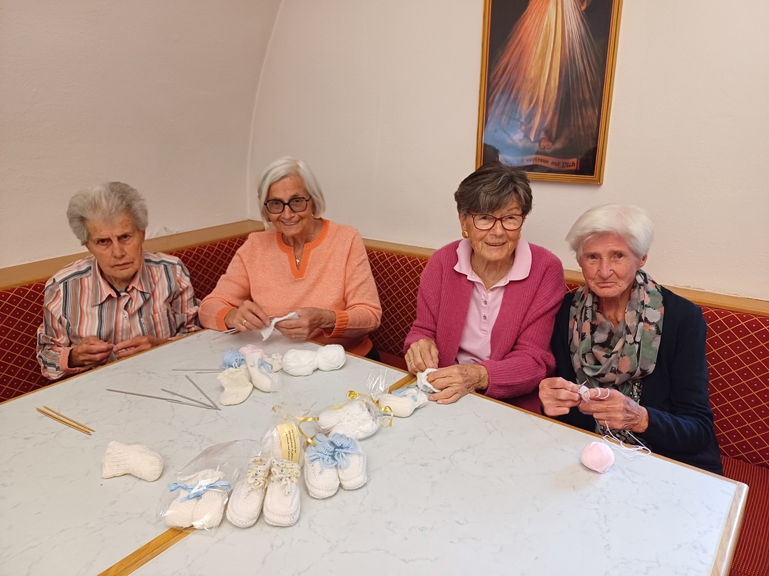 Emsige Patschen-Strickerinnen: Hilda Arnold, Gerti Egger, Maria Pernstich und Maria Trenker (v.l.).