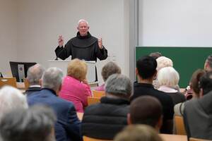 Erzbischof Franz Lackner sprach über die prägende Bedeutung des heiligen Franz von Assisi für Theologie und gelebten Glauben sowie über persönliche Erlebnisse.
