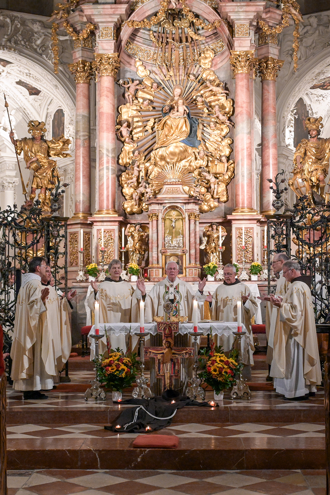 'Ite, missa est' - Transitusfeier in der Franziskanerkirche Salzburg.