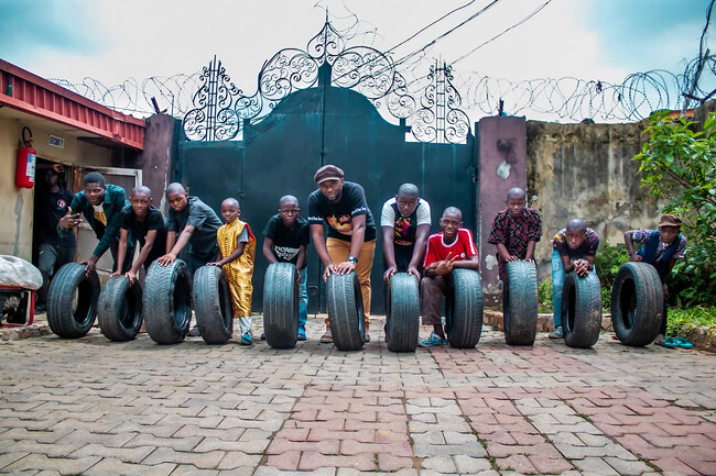 Linus Valentine Onyenagubor kümmert sich als Streetworker um die Straßenkinder in Lagos