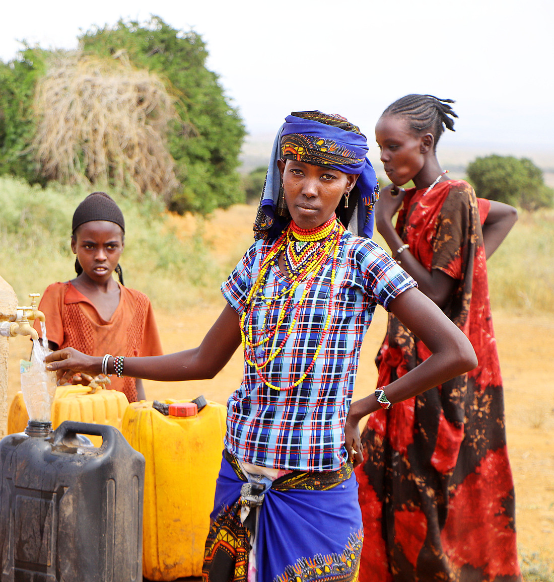 Wasser verändert Leben: Frauen in Äthiopien sind für das Wasserholen verantwortlich. In Haydima erleichtert die neue Wasserleitung den harten Alltag.  