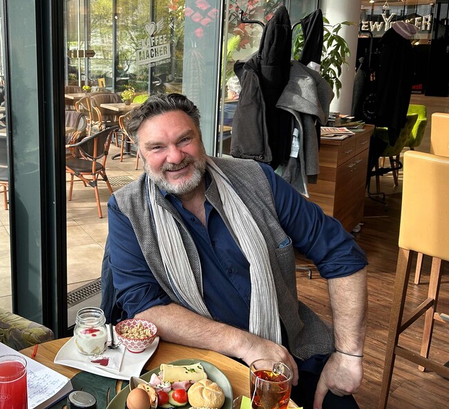 Der Tiroler Schauspieler und Regisseur Martin Leutgeb hat einen neuen Text für die Passion geschrieben und inszeniert diese auch. 