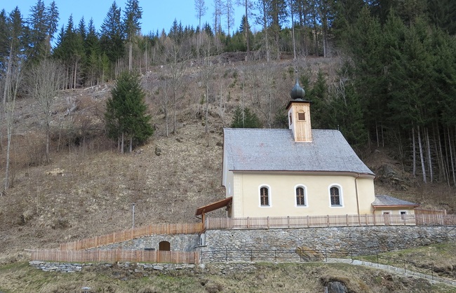  Die Wallfahrtskirche Maria Hollenstein bei Ramingstein im Lungau.