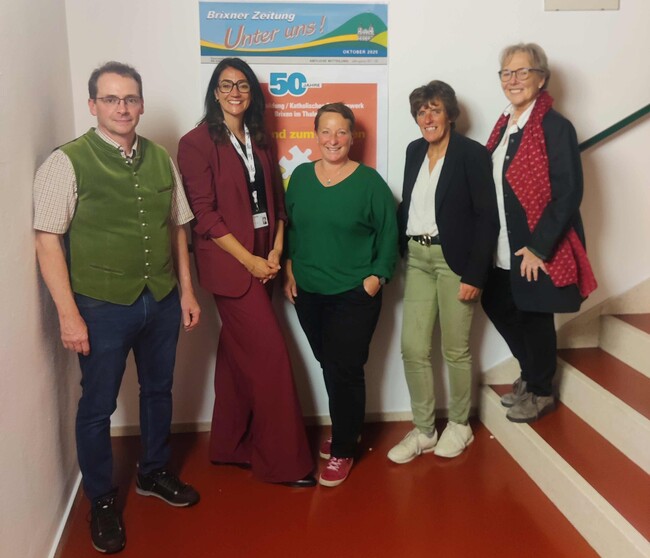 Die Idee, sich beim Vernetzungstreffen der ortsansässigen Vereine zu präsentieren, fruchtete: 15 neue Freiwillige konnten Katja Gasteiger (2. v. l.) und das PGR-Team für die Caritas-Haussammlung in Brixen im Thale gewinnen.