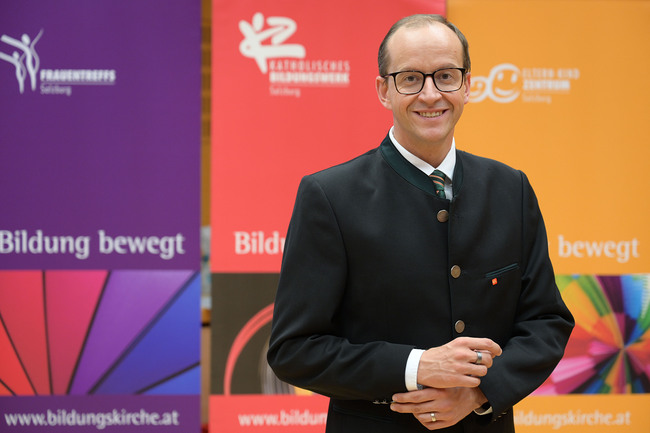 Öffnet Räume für Begegnungen: Andreas G. Weiß ist seit zwei Jahren Direktor des Katholischen Bildungswerks in der Erzdiözese Salzburg.