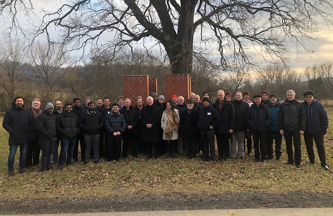 Gemeinsamer Ausflug der Priester und Diakone zum Mahnmal für den Frieden in St. Anna am Aigen.
