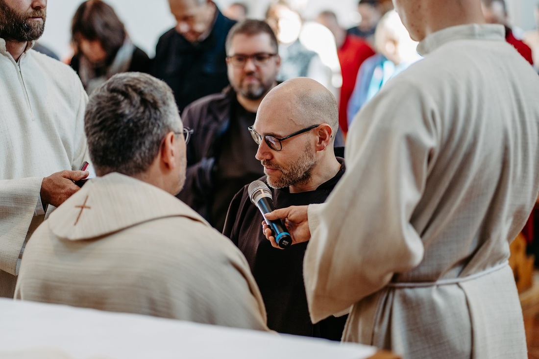 Lebendiges Kapuzinerkloster: am 11. Oktober legte Br. Alexander Schröter die ewige Profess ab. Am Sonntag, 26. Oktober kommt der Radio- und Fernsehgottesdienst aus der Klosterkirche am Salzburger Kapuzinerberg. 