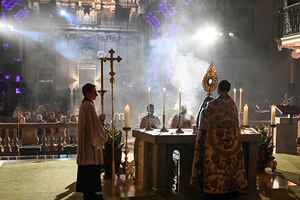 Adoratio 2026 will ein starkes Zeichen setzen für eine Kirche, die Menschen ver- bindet und Hoffnung schenkt sowie junge Menschen für einen lebendigen Glauben begeistern und ihnen Räume echter Begegnung in unserer Erzdiözese eröffnen. 