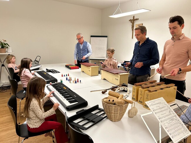 Gemeinsam singen und musizieren und seine Talente entdecken.