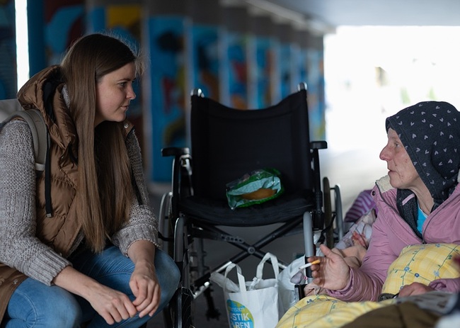 Bernadette Baumgartner kümmert sich hingebungsvoll um obdachlose Menschen.